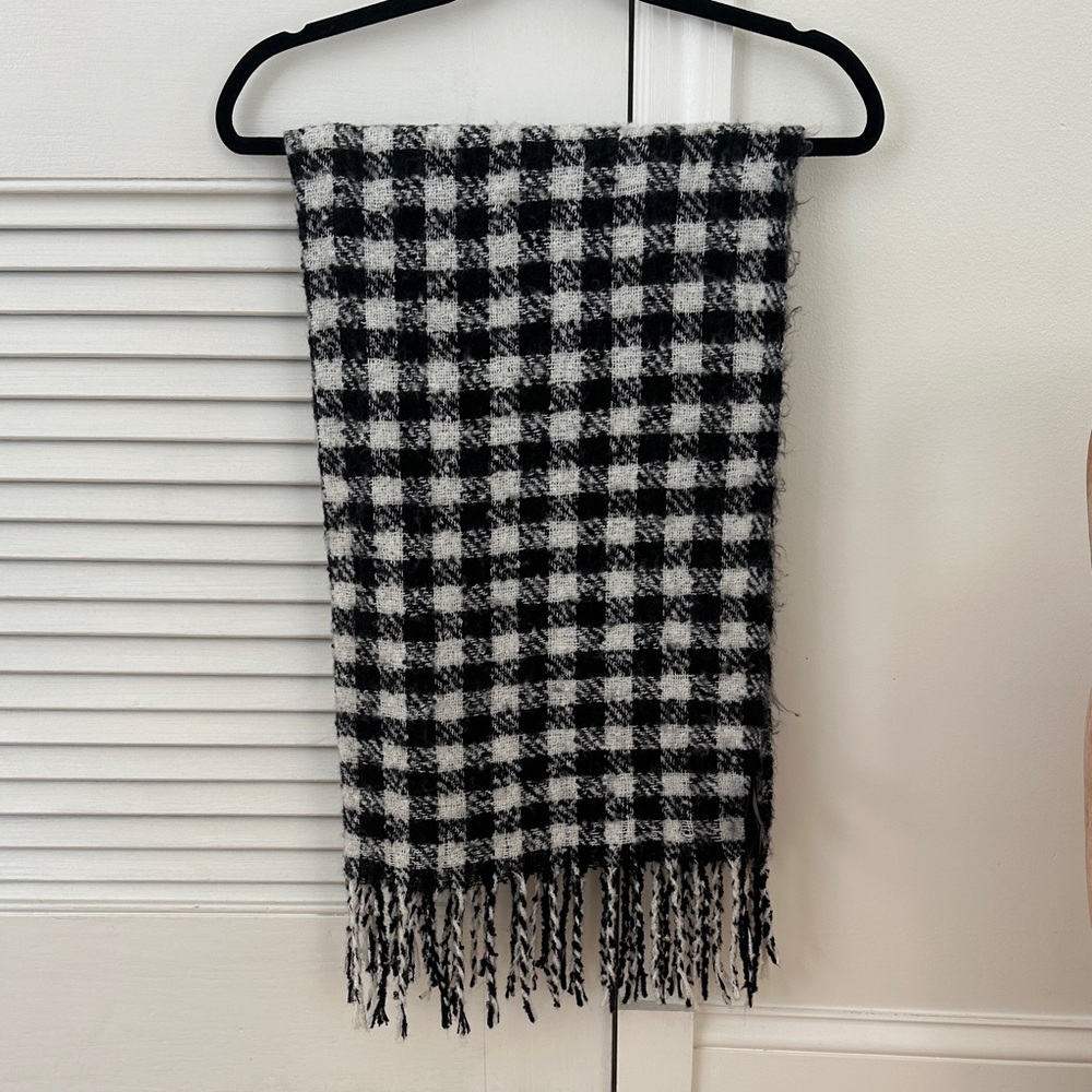 H&M Buffalo Plaid Fringe Chunky Scarf Black Whit